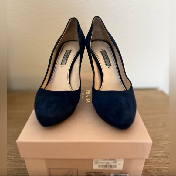 ⭐️ Pre-owned Prada Calzature Donna Suede Pump in Oltremare, Size 39 WITH BOX ⭐️ - Picture 2 of 8